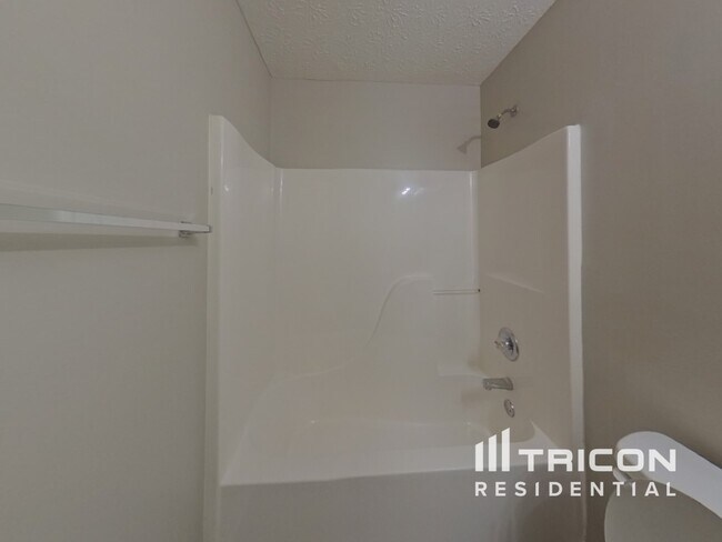 Building Photo - 714 Manor Ridge Dr