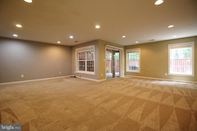 Building Photo - 3800 Elmwood Towne Way