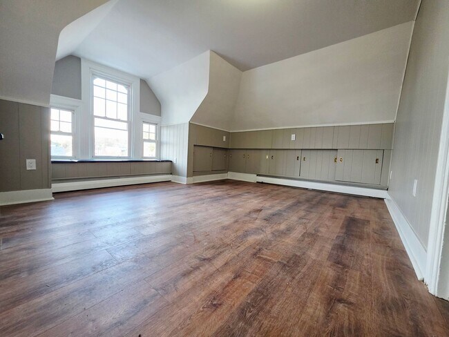 Building Photo - 20 Walnut St