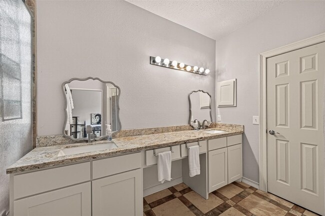 Building Photo - 20822 Figurine Ct