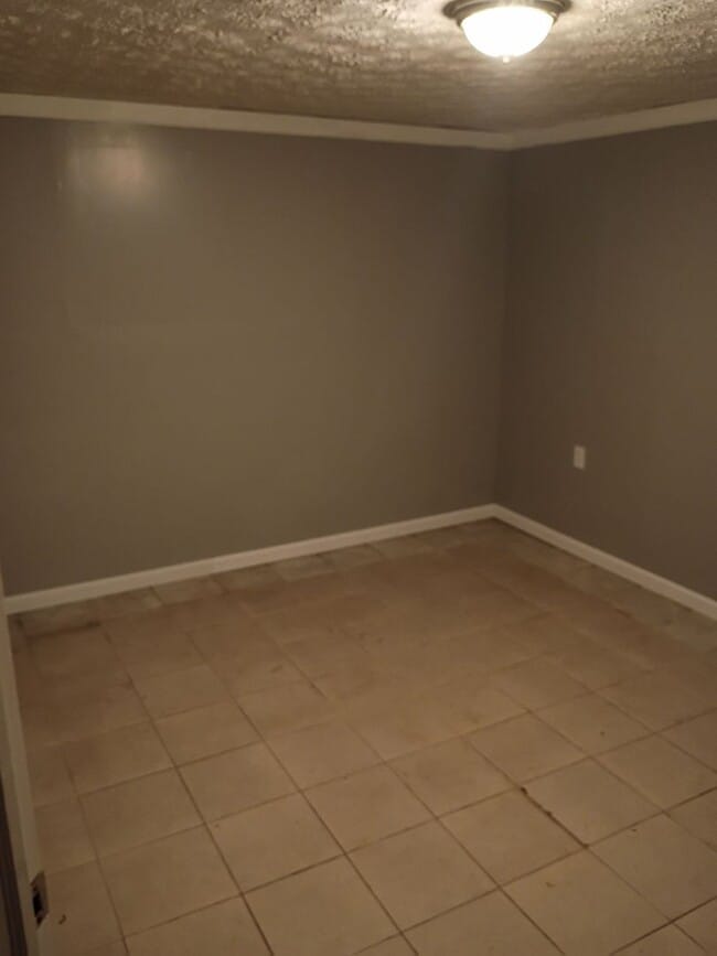 Building Photo - 3 Bed, 1 Bath w/2 bonus rooms - 5 min from Wright-Patt AFB, Cape Cod style in Riverside