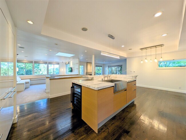 Building Photo - 10 Idalia Ct