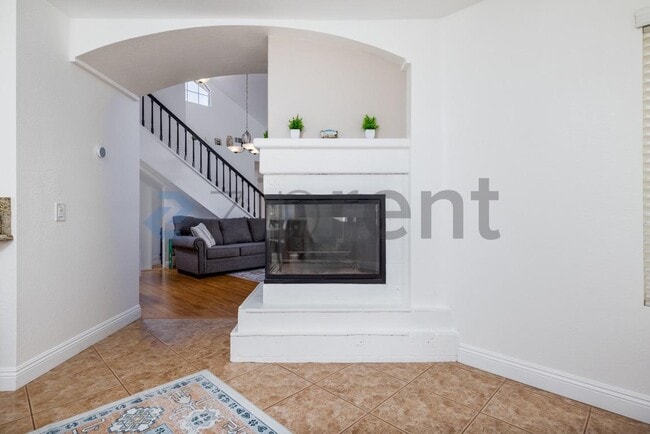 Building Photo - Unit