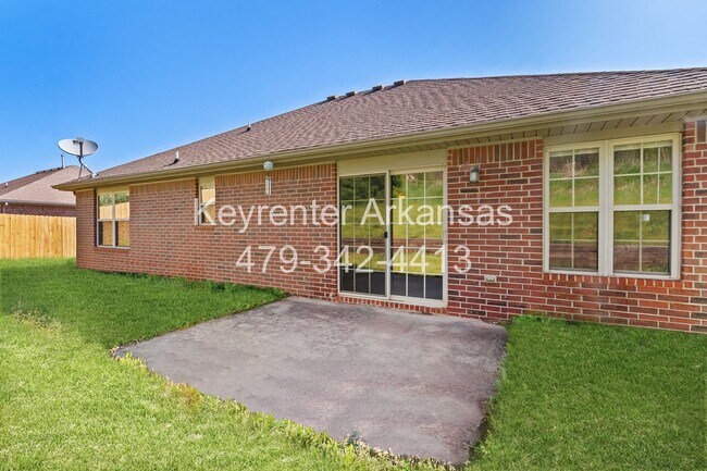 Building Photo - This home is the perfect choice for you in Elkins!