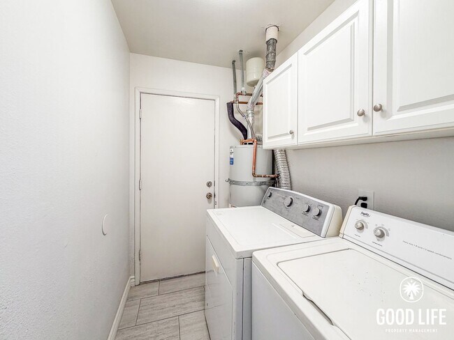 Building Photo - SD: 3BD/1BA Home in Lakeside with In-Unit Laundry & Built-In Closets