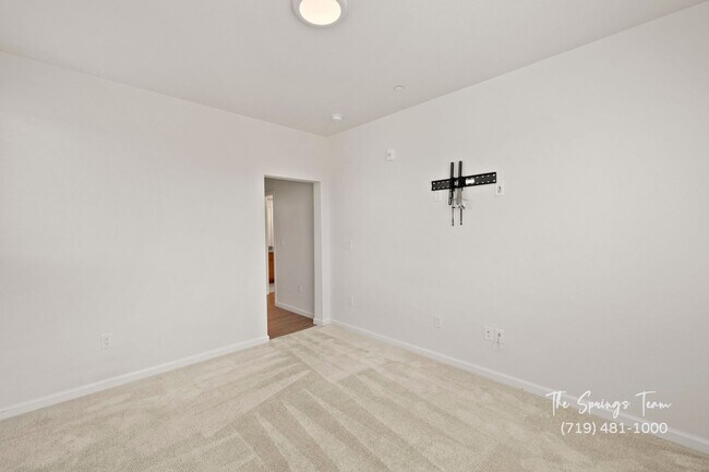 Building Photo - MODERN LUXURY 2BD/2BA/2CAR CONDO in Briargate