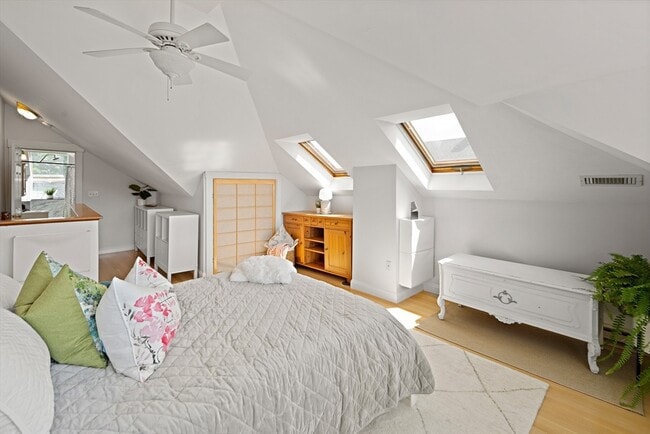 Building Photo - 32 Harvard St