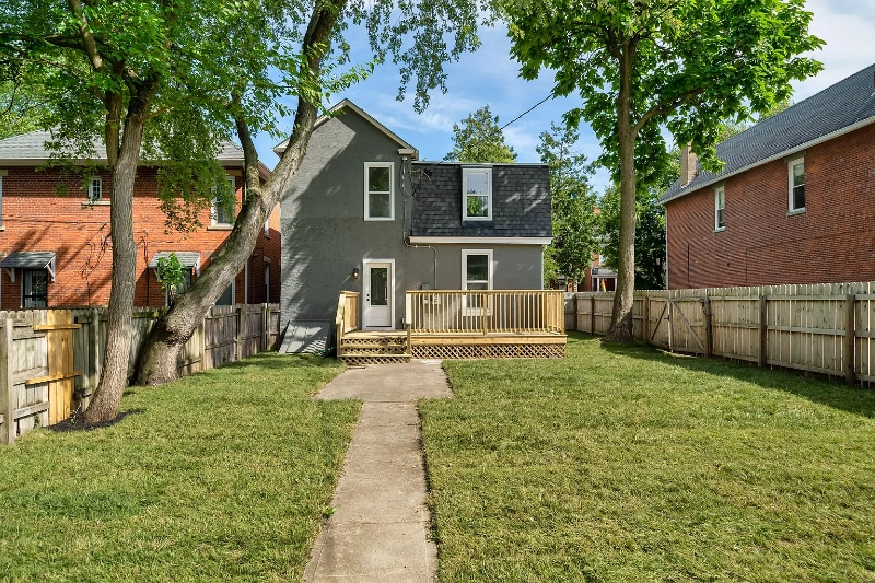 Building Photo - 473 E Sycamore St