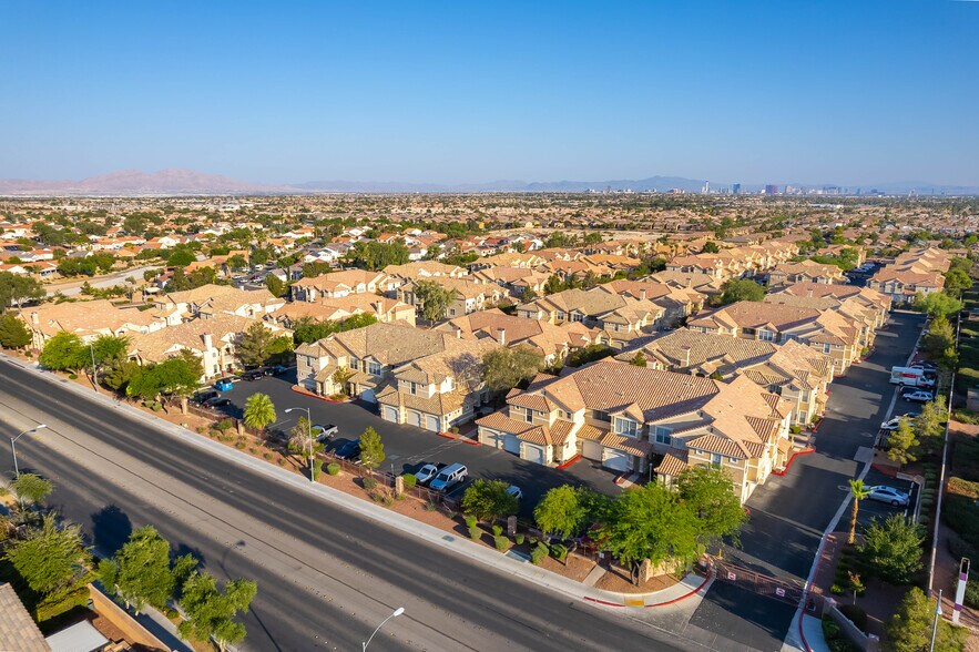 Building Photo - 5855 Valley Dr