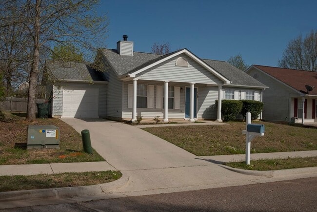 Building Photo - Beautiful 3 Bedroom 2 Bath Home in the Hea...