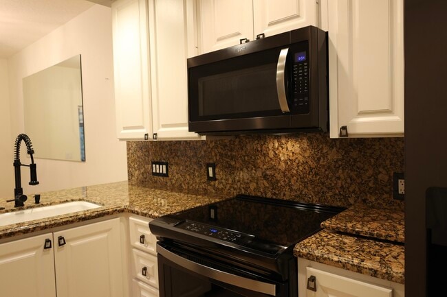 Building Photo - 80 Live Oak Cir