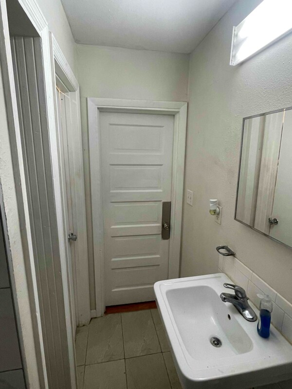 Building Photo - 115 5th St NE