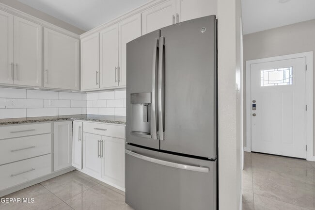 Building Photo - 815 TS Daniel Cadena Dr
