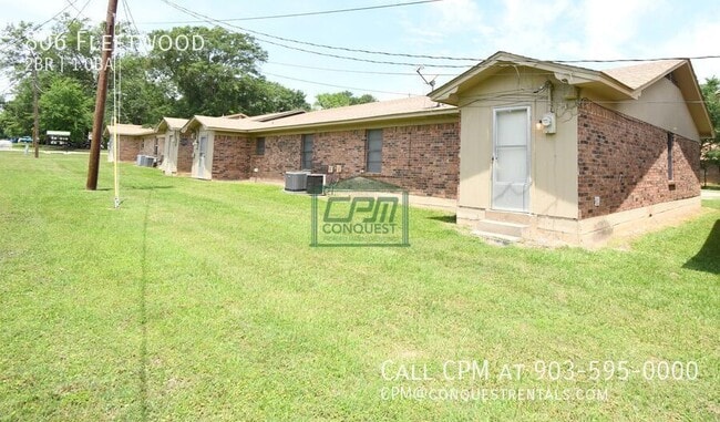 Building Photo - 806 Fleetwood-