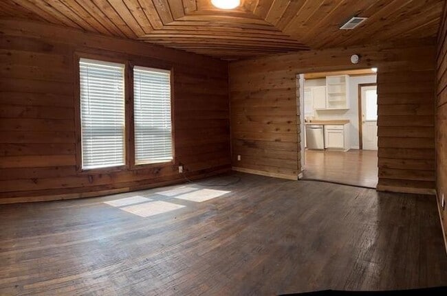 Building Photo - 207 Masters Ave