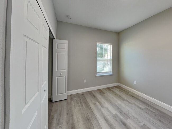 Building Photo - 7669 N Paris Dr