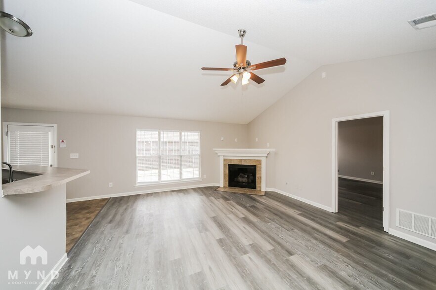 Building Photo - 2738 Old Well Cove