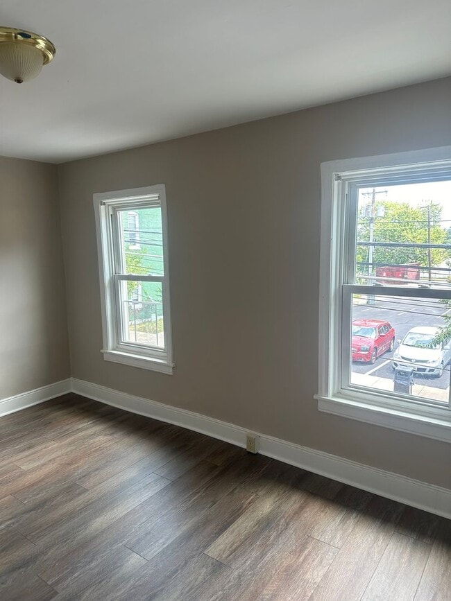 Building Photo - Single Family House located on North Locus...
