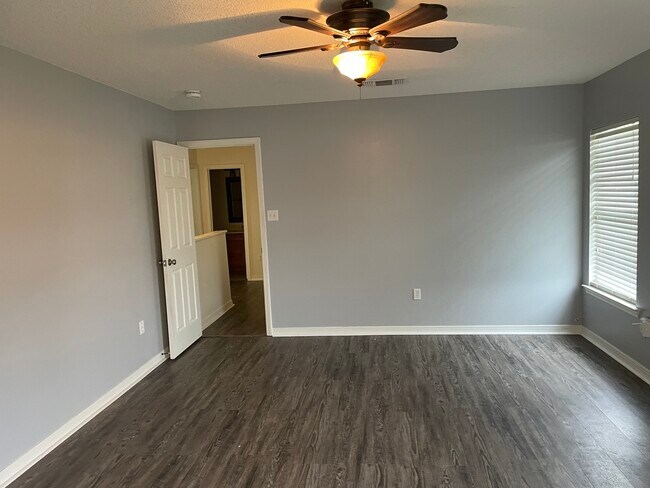 Building Photo - 1594 Birkshire Ct