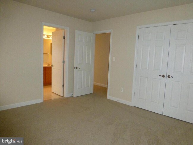 Building Photo - 6930 Westlawn Dr