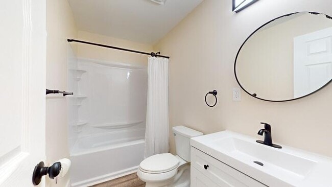 Building Photo - Renovated 4Bd 2.5 Bth Town Home Near Soula...