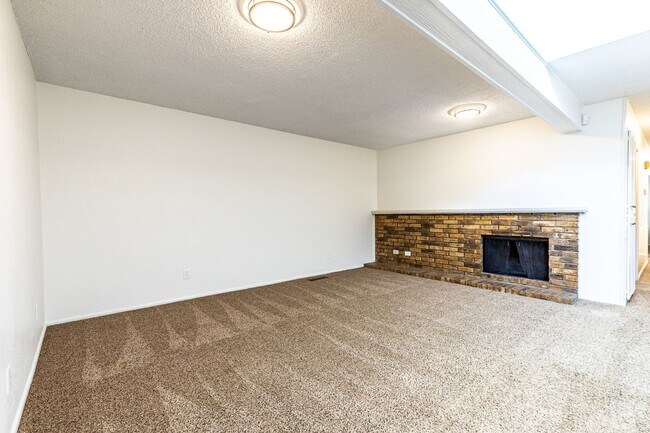 Building Photo - 1/2 Off 1st months rent