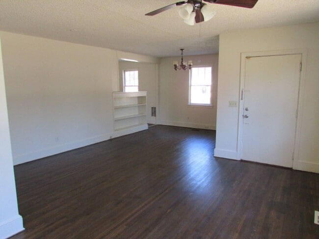 Building Photo - Close to Swan Lake