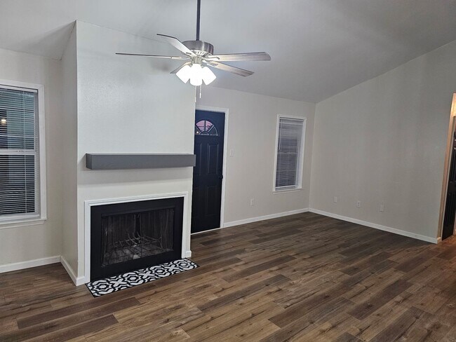 Building Photo - 2 Bedroom 2 bath for lease