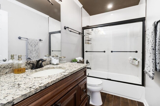 Building Photo - 986 Four Seasons Blvd