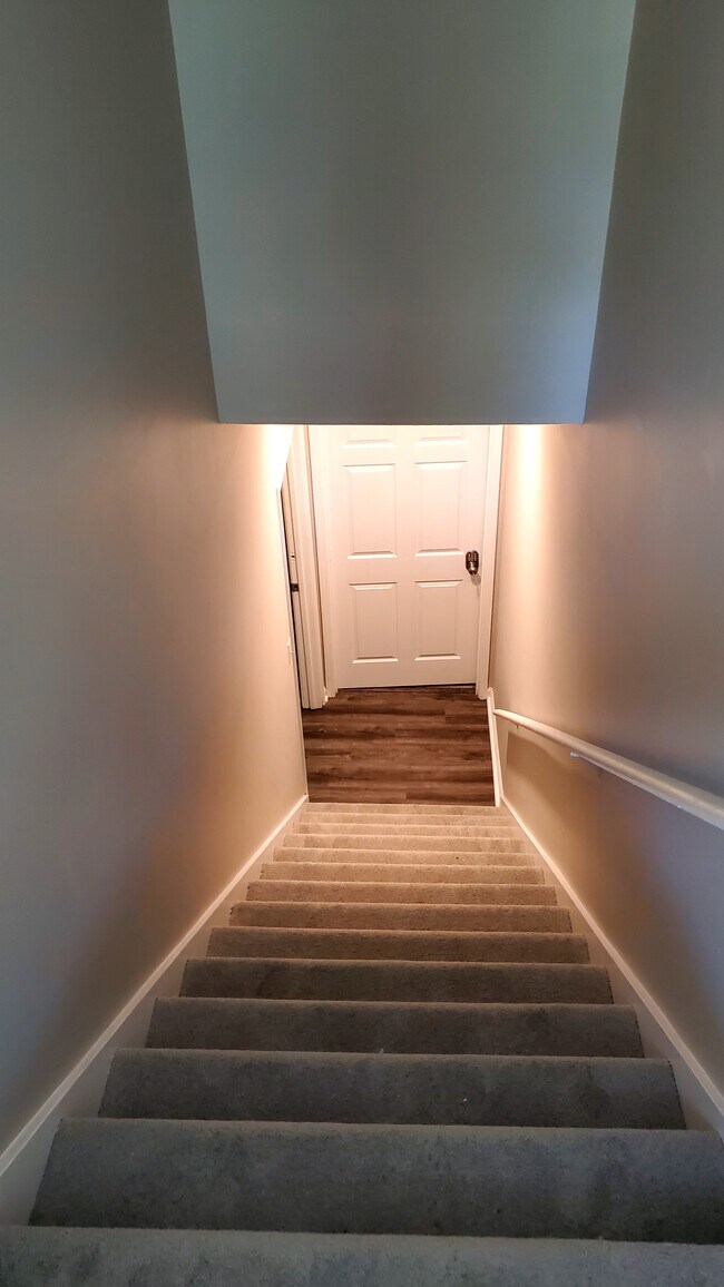 Building Photo - 2931 Lakemont Dr SW