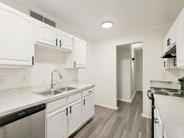 Building Photo - 905 Hawthorne Dr