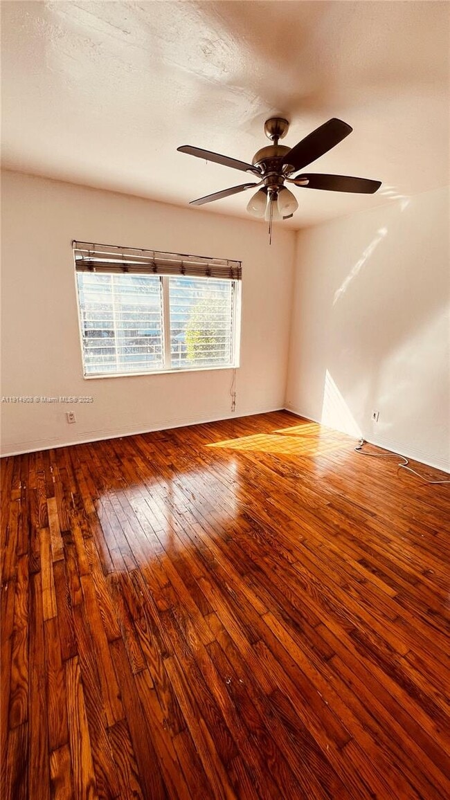 Building Photo - 1845 Bay Rd