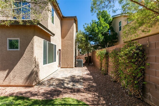 Building Photo - 10315 Elmwood Glen Ave