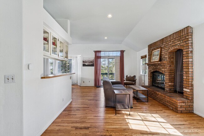 Building Photo - 1219 Scenic Way