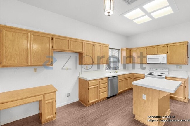 Building Photo - 27 Silver Poplar Ct