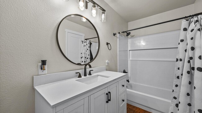 Building Photo - 3312-E 1/4 E 1/4 Rd