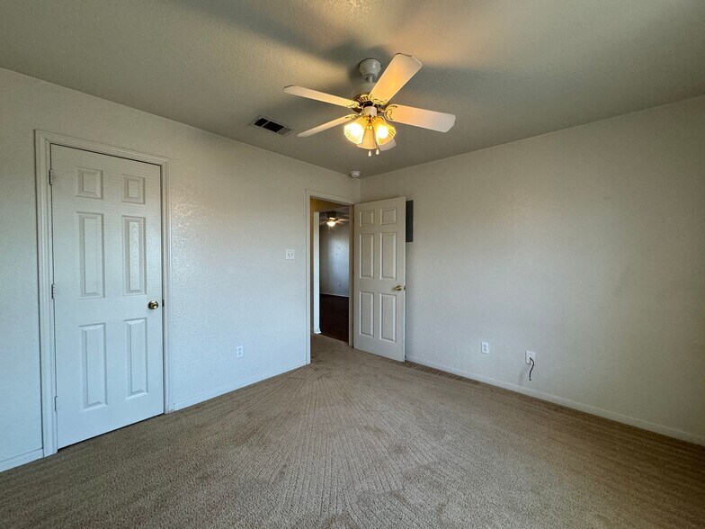 Building Photo - 3301 Barcelona Dr