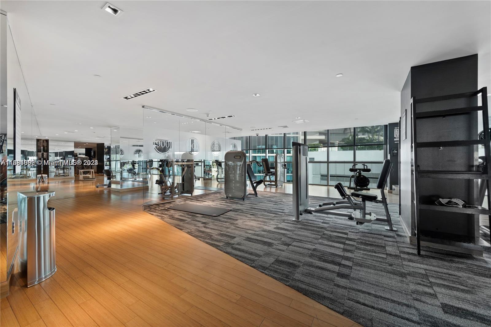 Building Photo - 900 Biscayne