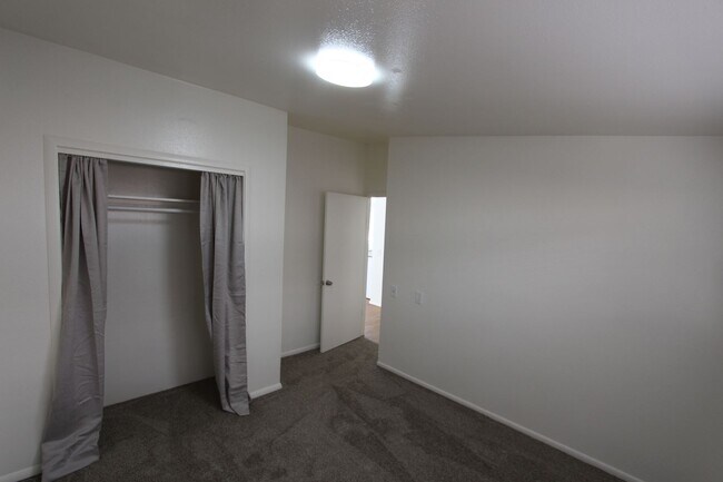 Building Photo - Bright 3-Bedroom Single-Level Duplex with Garage | 1,166 Sq Ft | Convenient Flagstaff Location