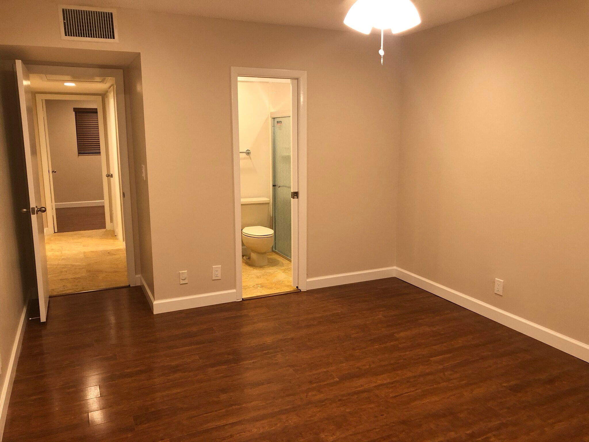 Building Photo - 1750 NE 39th Ct