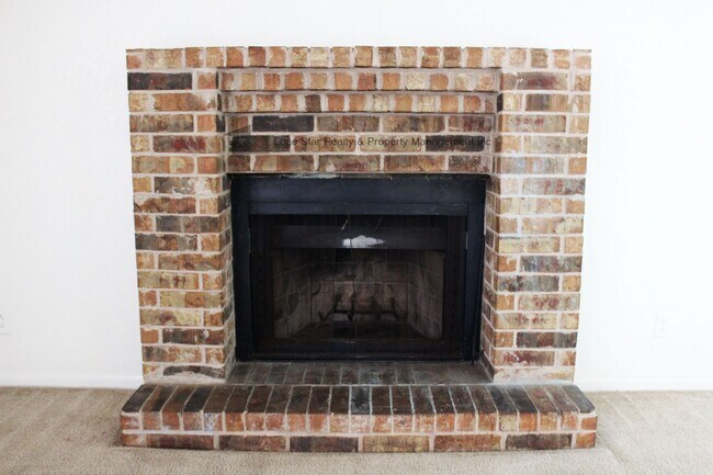 Building Photo - 1704 Bundrant Dr