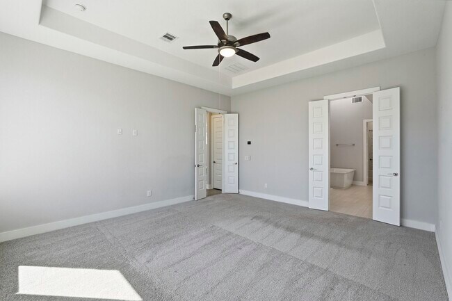 Building Photo - 15822 Pilot Knob Dr