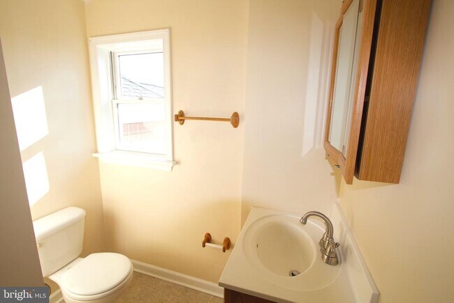 Building Photo - 2343 Eastern Ave