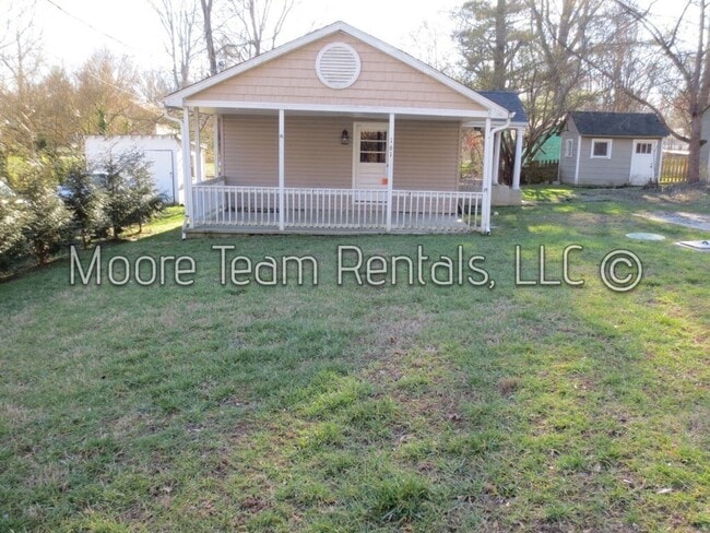 Primary Photo - One Bedroom House with Big Flat Yard Near ...