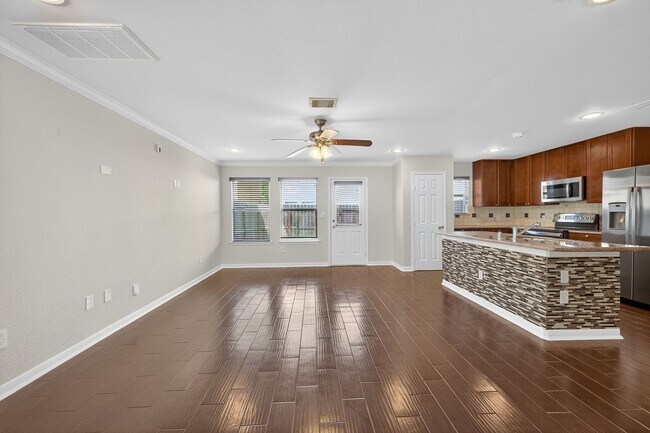 Building Photo - 6115 Shadow Isle Ln