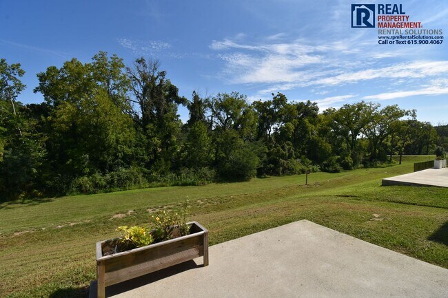 Building Photo - Gorgeous and modern 5 bd 3 ba home in Smyrna! Neighborhood pool and playground!
