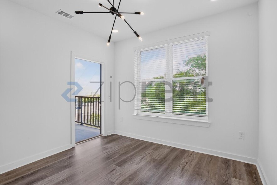 Building Photo - Unit 403