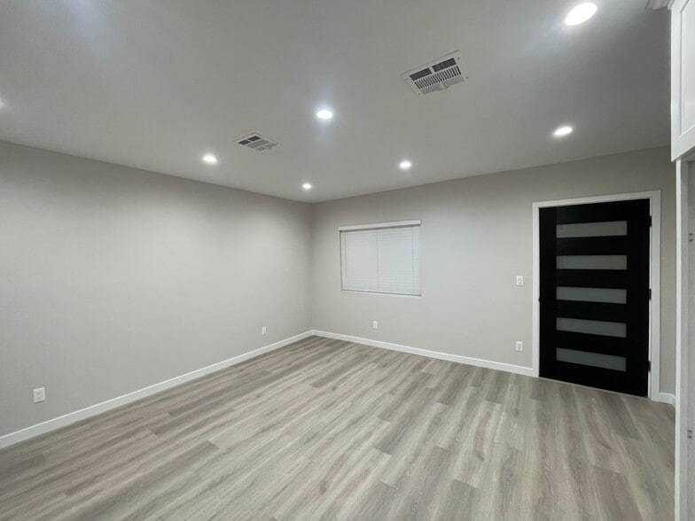 Building Photo - 8683 Haddon Ave