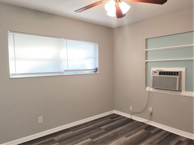 Building Photo - 5624 Gulfport Blvd S