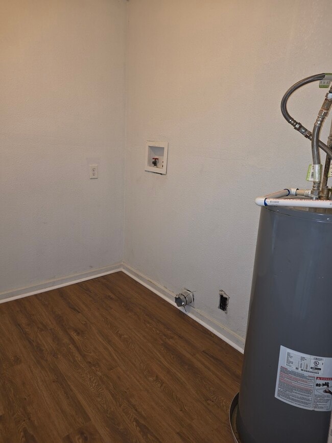 Building Photo - 309 Peverly St